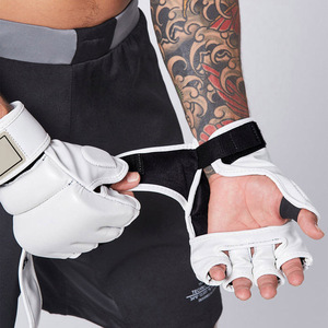 ถุงมือหนัง MMA แบบครึ่งนิ้วสำหรับมืออาชีพมีแบรนด์ผลิตจาก2025สินค้ามาใหม่มีความชื้นสามารถปรับแต่งโลโก้ได้สี - Product Image 6