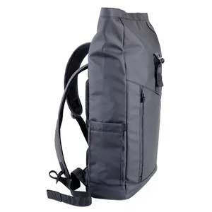 Zaino Personalizzato Troika Nero con Chiusura Roll Top e Accessori Personalizzati per Promozioni - Product Image 2