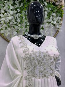 Beau costume de créateur avec intérieur et pen-Dupatta avec fil et séquence - Product Image 4