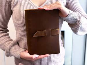 Couverture de Bible en cuir vintage marron personnalisée avec poignée et poche arrière couverture de Bible pour les femmes LBC-0123 - Product Image 2