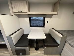 Camping-car tout-terrain moderne d'occasion 2025 Heartlands Pioneer 17BH en aluminium étanche avec salle de bain et douche - Product Image 2