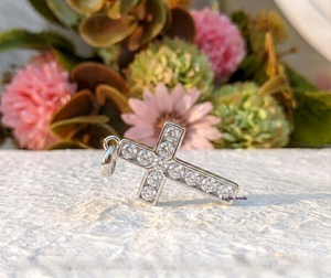 Collier pendentif croix chrétienne en argent sterling 925 plaqué rhodium avec moissanite pour femme, couleur D, VVS1, certifié par une tierce partie - Product Image 3
