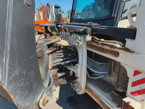 Chargeuse-pelleteuse sur chenilles Hidromek HMK 102B d'occasion, à moteur diesel, avec une grande capacité de charge pour les équipements de construction - Product Image 5