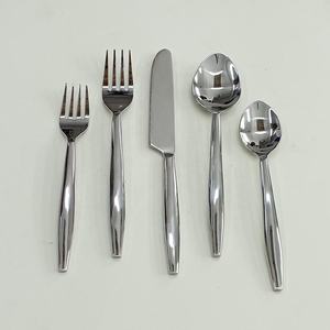 Offre spéciale, ensemble de couverts à poignée épaisse au design unique et personnalisé de haute qualité, design unique décoratif en métal plaqué argent - Product Image 1