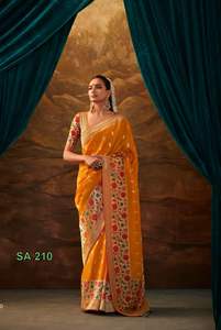 Último diseñador Pure Viscose Dola Silk Lace Border Work Saree por Fab Zone - Product Image 2
