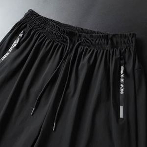 Pantalones cortos informales de cinco puntos de seda helada para hombre, pantalones cortos de playa de punto de pierna recta de cintura media elástica en tallas grandes 2024 - Product Image 6