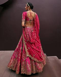 Reine rose Tapeta soie Lehenga avec Figure broderie paillettes Jari travail lourd Cacan toile pour les mariages et les fêtes - Product Image 4