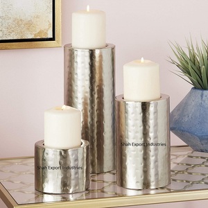 Bougeoir de pilier cylindrique martelé en métal plaqué argent pour mariage et table à manger pilier de bougie décoratif - Product Image 1