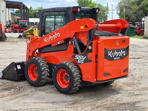 Minicargadora Kubota SSV65, Cargadora de Ruedas Diésel de Alto Momento de Carga, Equipo de Construcción Compacto con Cucharón - Product Image 3