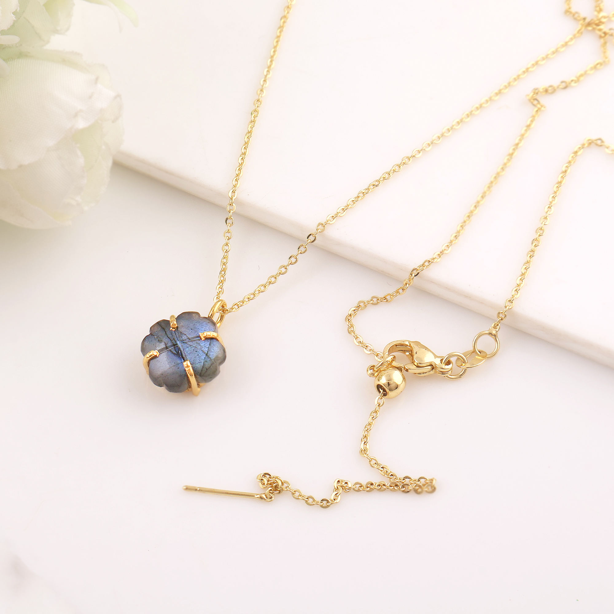 แลบราโดไรต์ไฟหลากหลาย