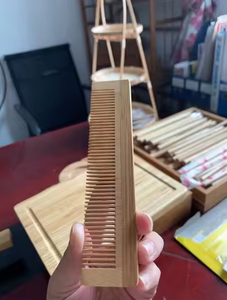 หวีผมไม้ไผ่ธรรมชาติคุณภาพสูงเป็นมิตรกับสิ่งแวดล้อมสไตล์คลาสสิก 15 ซม. เวียตฟาร์กิเม็กซ์เครื่องมือดูแลเส้นผมที่รักษ์โลก - Product Image 6