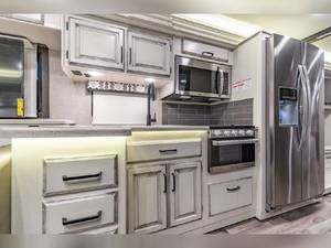 รถบ้านราคาประหยัดสำหรับครอบครัว ปี 2023 รุ่น ENTEGRA VISION XL 36C พวงมาลัยซ้าย 6 ที่นั่ง - Product Image 2