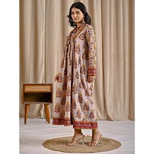 ชุดเดรสผ้าฝ้ายสีเบจเหลืองพิมพ์ลายทรงบานพร้อมพู่ด้านหน้า เสื้อผ้าอินเดียและปากีสถาน - Product Image 5