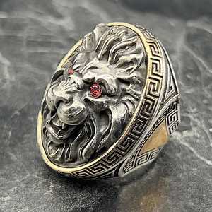 Anello da Uomo Artigianale Premium in Argento Sterling 925 con Testa di Leone, Montatura a Castone, Occhi in Zircone Rosso, Stile Hip Hop, per Fidanzamento e Anniversario - Product Image 3