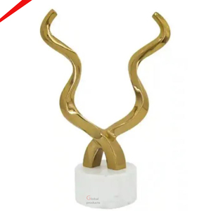 Nouvelle sculpture décorative en acier inoxydable en métal fini doré de conception tendance avec base pour salon - Product Image 5