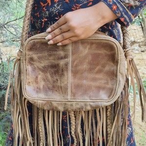 Bolsos cruzados informales con flecos de cuero genuino hechos a mano en piel occidental para mujer - Product Image 5