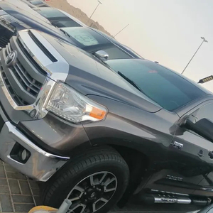 Camioneta Toyota Tundra 2015 Usada, con Volante a la Izquierda, Motor de Gasolina, Tracción en las Cuatro Ruedas, Asientos de Cuero con Interior Claro, Control de Velocidad Crucero y Aire Acondicionado - Product Image 1