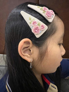 กิ๊บติดผมปักลายดอกไม้สีชมพูสีเขียวสำหรับเป็นของขวัญคริสต์มาส - Product Image 6