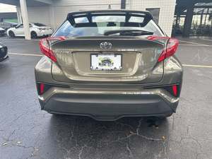 รถยนต์โตโยต้า ซีเอชอาร์ ปี 2021 รถเอสยูวี เกียร์อัตโนมัติ/ธรรมดา ภายในหุ้มหนังสีเข้ม เครื่องยนต์ 4 ลิตร/8 ลิตร ยาง R16 พวงมาลัยซ้าย ตัวเลือกเครื่องยนต์เบนซิน/ไฟฟ้า - Product Image 2