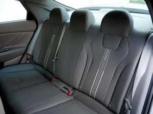 Silver 2024 SEL FWD, Asientos de Cuero Oscuro, Sistema de Navegación, Arranque Remoto, Techo Solar, Android Auto, Llantas de Aleación - Product Image 5