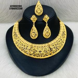 Conjunto de collar de moda chapado en oro en línea - Product Image 1