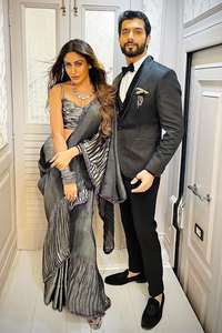 Boutique India Bollywood Diseñador Elegante Heavy Satin Crush Sari Último Exclusivo Nupcial Ropa étnica Ropa de fiesta de moda - Product Image 3