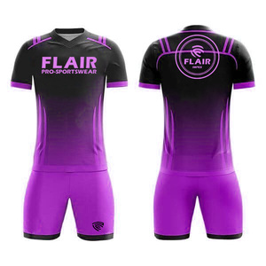 Kits de football rétro conçus sur mesure Uniformes de maillot de football pour enfants de haute qualité pour hommes - Product Image 2