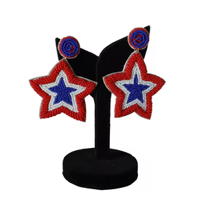 Boucles d'oreilles pendantes en perles blanches faites à la main, bijoux de mariage spéciaux pour femmes, boucles d'oreilles de mariée personnalisées, Inde - Product Image 4