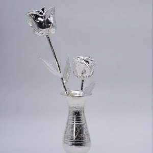 Vase décoratif en métal argenté avec motif floral artificiel, fait à la main, écologique, décoration d'Halloween, compatible avec le dropshipping - Product Image 1