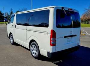 Minibús Hiace Usado 2018, Volante a la Izquierda, Buen Estado, Emisión Euro IV, 8 Asientos - Product Image 3