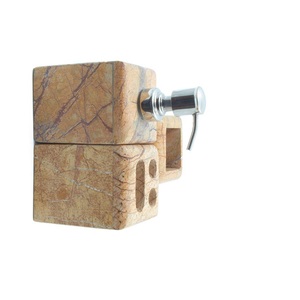 Ensemble d'accessoires de salle de bain en marbre de luxe fabriqués à la main d'Inde avec porte-brosse à dents et porte-savon idéal pour les maisons élégantes - Product Image 2