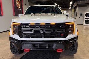 FORD F-150 RAPTOR R 2024 EXTREMEMENT PROPRE, MOTEUR V8 SURALIMENTÉ DE 720 CHEVAUX, 4X4, PRÊT À LIVRER - Product Image 2