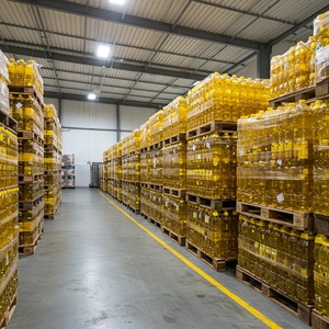 Huile de canola raffinée en bouteille plastique pour la cuisson, 5L, liquide jaune clair, qualité alimentaire, durée de conservation de 24 mois - Product Image 3