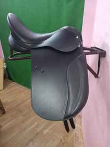 อานม้าแบบพกพาสำหรับขี่ม้าแบบกระโดดและเดรสสาจ  ออกแบบและสกรีนโลโก้ได้  สีน้ำตาลและดำ - Product Image 5