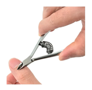 Pinces à cuticules à double ressort professionnelles en acier inoxydable de haute qualité avec lame incurvée Design coréen Livré avec boîte - Product Image 5