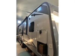 Vendeur vérifié pour remorque H-i-g-h-l-a-n-d R-i-d-ge Light 272RLS d'occasion 2017, prête à la vente - Product Image 2