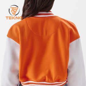 Nouvelle arrivée de veste universitaire d'hiver pour femmes haut en tissu imprimé avec décoration de poche vêtements en gros entretenus par les OEM - Product Image 5