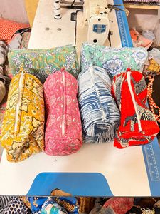 Juego de bolsas con cremallera de 3 piezas cosidas kantha acolchadas con estampado de algodón hecho a medida ideal para tiendas textiles para el hogar para reventa - Product Image 3