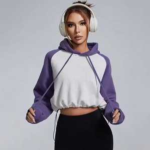 เสื้อครอปมีฮู้ดแขนยาวผ้าฟลีซสำหรับผู้หญิงเสื้อสเวตเชิ้ตผ้าฝ้ายพิมพ์ลายโลโก้แบบกำหนดเองสำหรับฤดูหนาว - Product Image 3