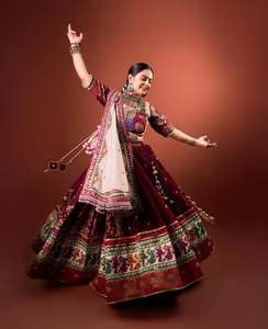 ชุดเลเฮนาโชลีแบบกลับด้านได้ รุ่นใหม่มาแรง สำหรับงานแต่งงาน งานดีวาลี ผ้ามัสลินคอตตอนพิมพ์ลายย้อมสี - Product Image 3