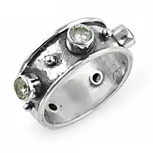 Bague pour femme tendance et élégante en argent 925 avec pierre précieuse verte de coupe ovale - plaquée or et rhodium - Product Image 1