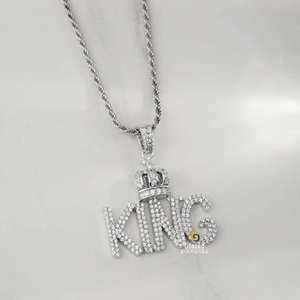 Colgante Hip Hop King Letter Hecho en oro blanco de 10kt y diamantes de moissanita de corte brillante redondo para unisex - Product Image 2