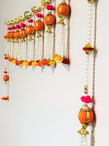 Pompon et perle gland Toran Bandarwal pour porte traditionnelle indienne tenture murale fête célébration Puja Occasions spéciales - Product Image 3