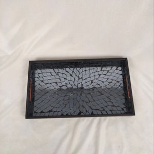 Plateau en bois et verre poli de forme personnalisée avec poignée Plateau de service de table durable pour la décoration de la maison - Product Image 1