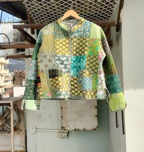 Chaquetas de retales hechas a mano, chaqueta de invierno de algodón indio, chaqueta acolchada corta Unisex de estilo bohemio - Product Image 3