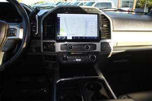 PRÊT À EXPÉDIER 2022 F0RD F-25O Super Duty Lariat Crew Cab 4WD - Product Image 5