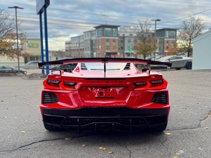 Corvette Stingray 2LT Coupé RWD Convertible Rojo Especial 2023 con Paquete de Memoria, Arranque Remoto, Asientos de Cuero y Llantas de Aleación - Product Image 3