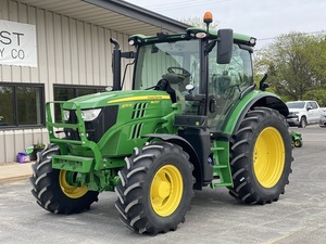 Tractor agrícola John y Deee 6130R 120 CV 4x4 con implementos completos a precios muy económicos disponibles - Product Image 2