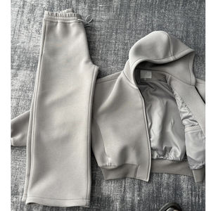 Trajes Deportivos de Poliéster Ajustados de Alta Calidad para Hombre, Venta al por Mayor, Trajes para Correr Ecológicos, Ropa Deportiva Personalizable, Precio OEM - Product Image 1