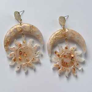 Pendientes colgantes bordados de resina hechos a mano de estilo clásico de tendencia superior 2024 para mujeres y niñas para ocasiones de boda - Product Image 1